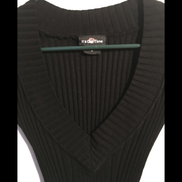 Deep V-neck black sweater - Picture 2 of 7